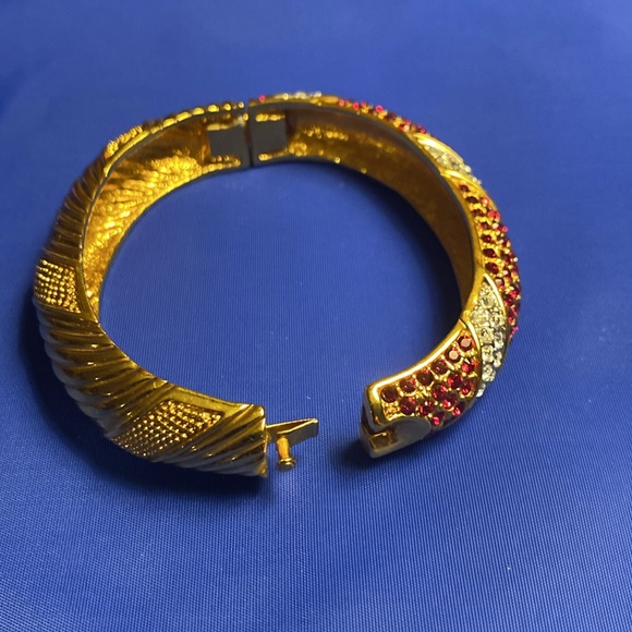 Vintage JBK Camrose & Kross Red & Clear Crystal Hinged Bracelet - Picture 4 of 14
